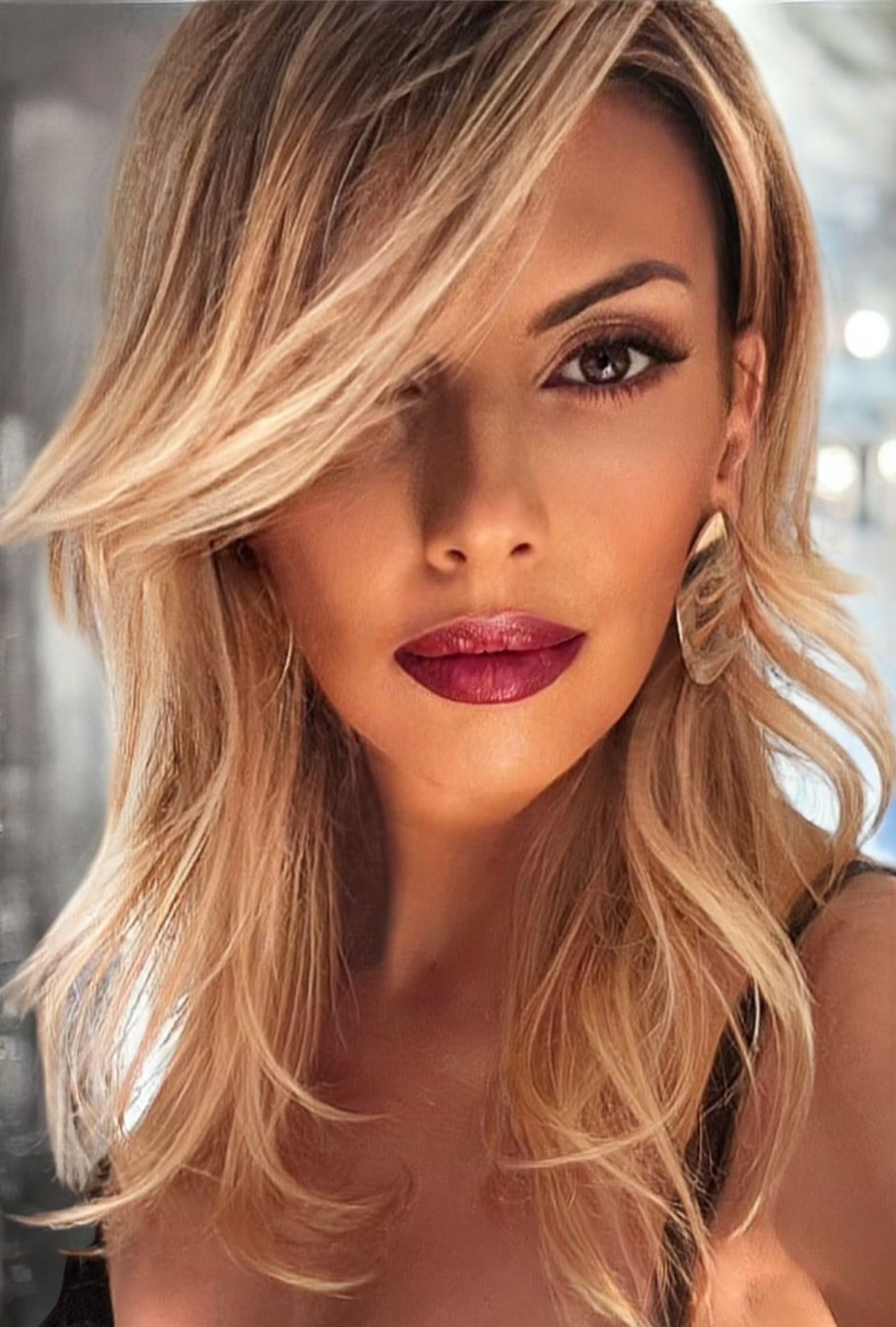 Coiffure de cérémonie, chignon souple et natté